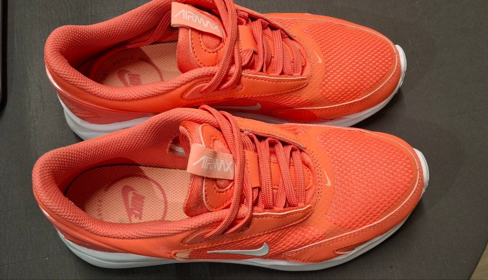 BASKET NIKE AIR MAX BOLT 
Taille:39 Rose-orange/Corail pour, Sport en Fitness, Loopsport en Atletiek, Ophalen of Verzenden, Nieuw