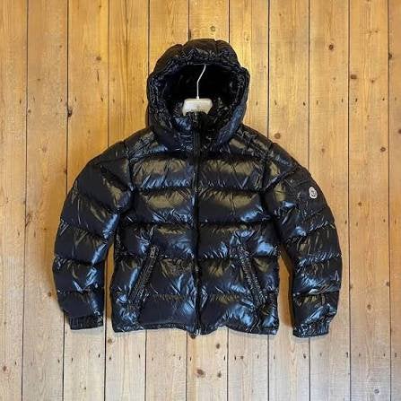 Moncler maya, Vêtements | Hommes, Envoi, Comme neuf