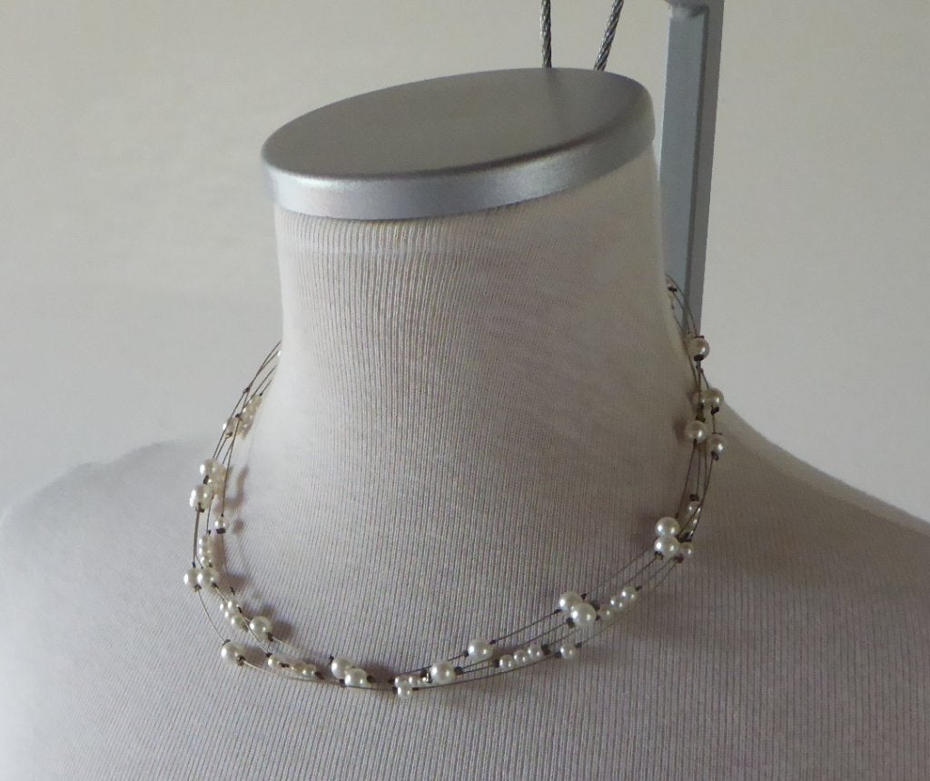 Collier/ Comme neuf, Enlèvement, Comme neuf