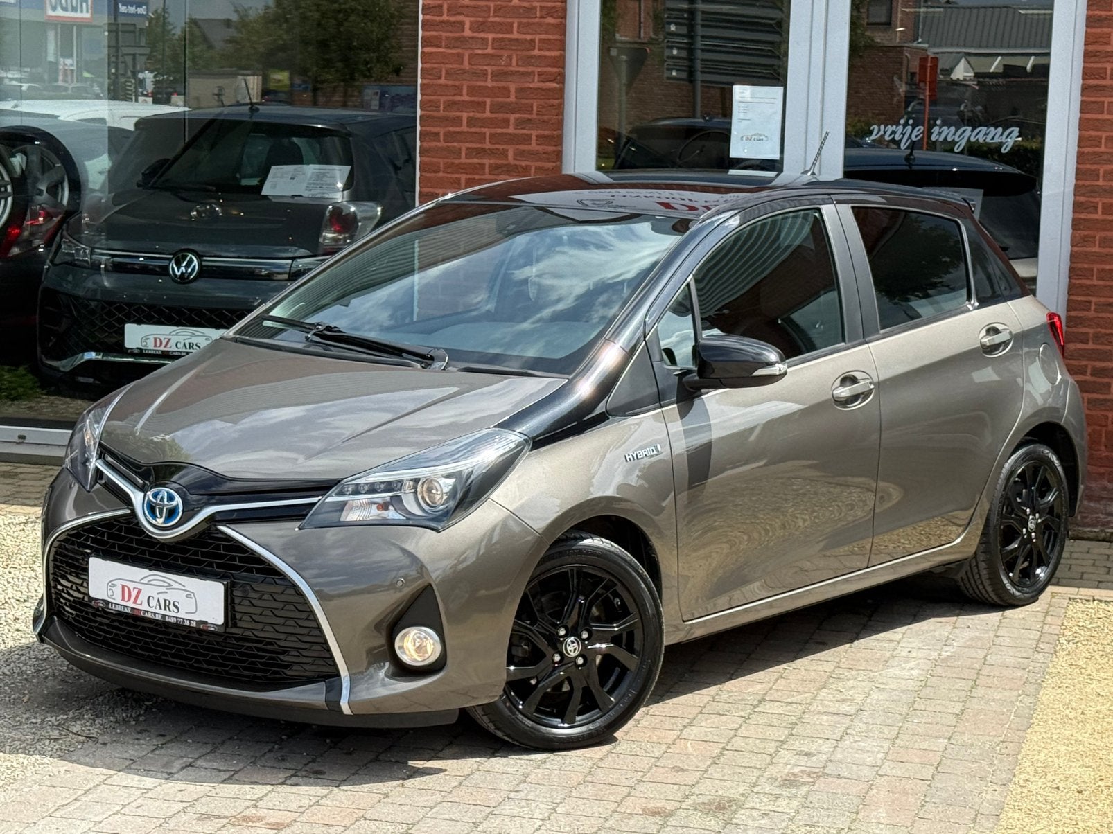 TOYOTA YARIS HYBRID BI-TONE 1.5I 73CV |NAVI | CAMÉRA | LED, Autos, Toyota, Achat, Euro 6, Entreprise, Garantie prolongée