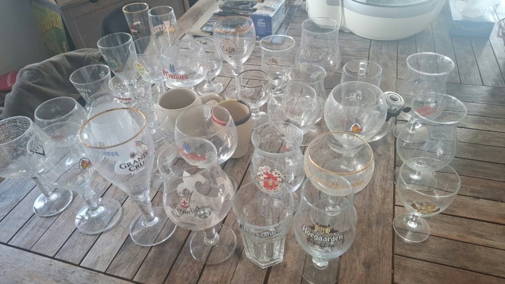 Lot de 33 verres à bière belges, Enlèvement, Utilisé, Verre à bière