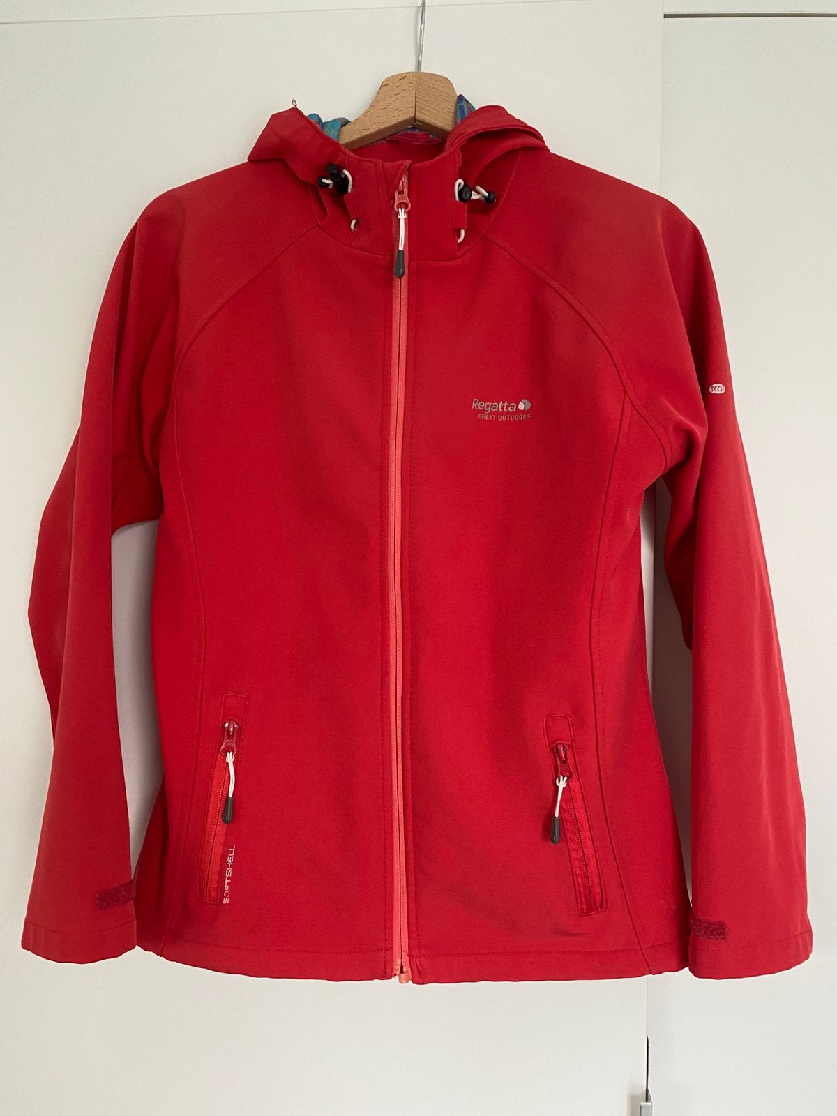 Outdoor jas softshell, Kleding | Dames, Ophalen, Zo goed als nieuw, Maat 36 (S), Rood