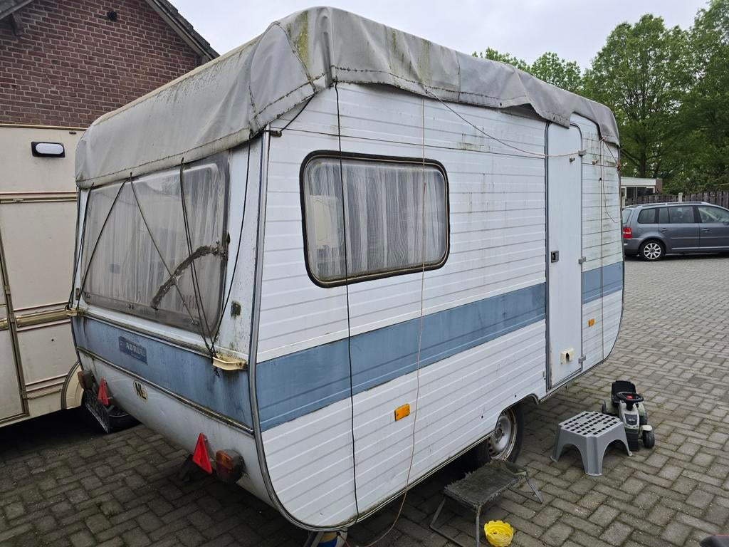 Half lege Adria 380 caravan € 600 euro, Caravans en Kamperen