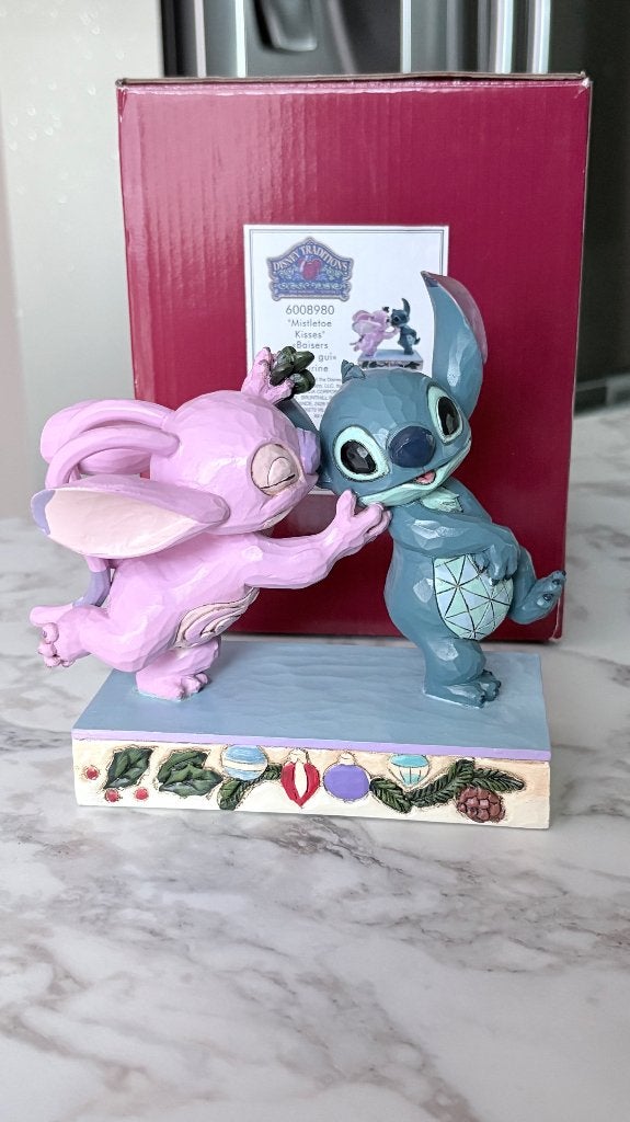 Kerst met Stitch and Angel - Disney Traditions, Verzamelen, Ophalen of Verzenden, Zo goed als nieuw, Overige typen