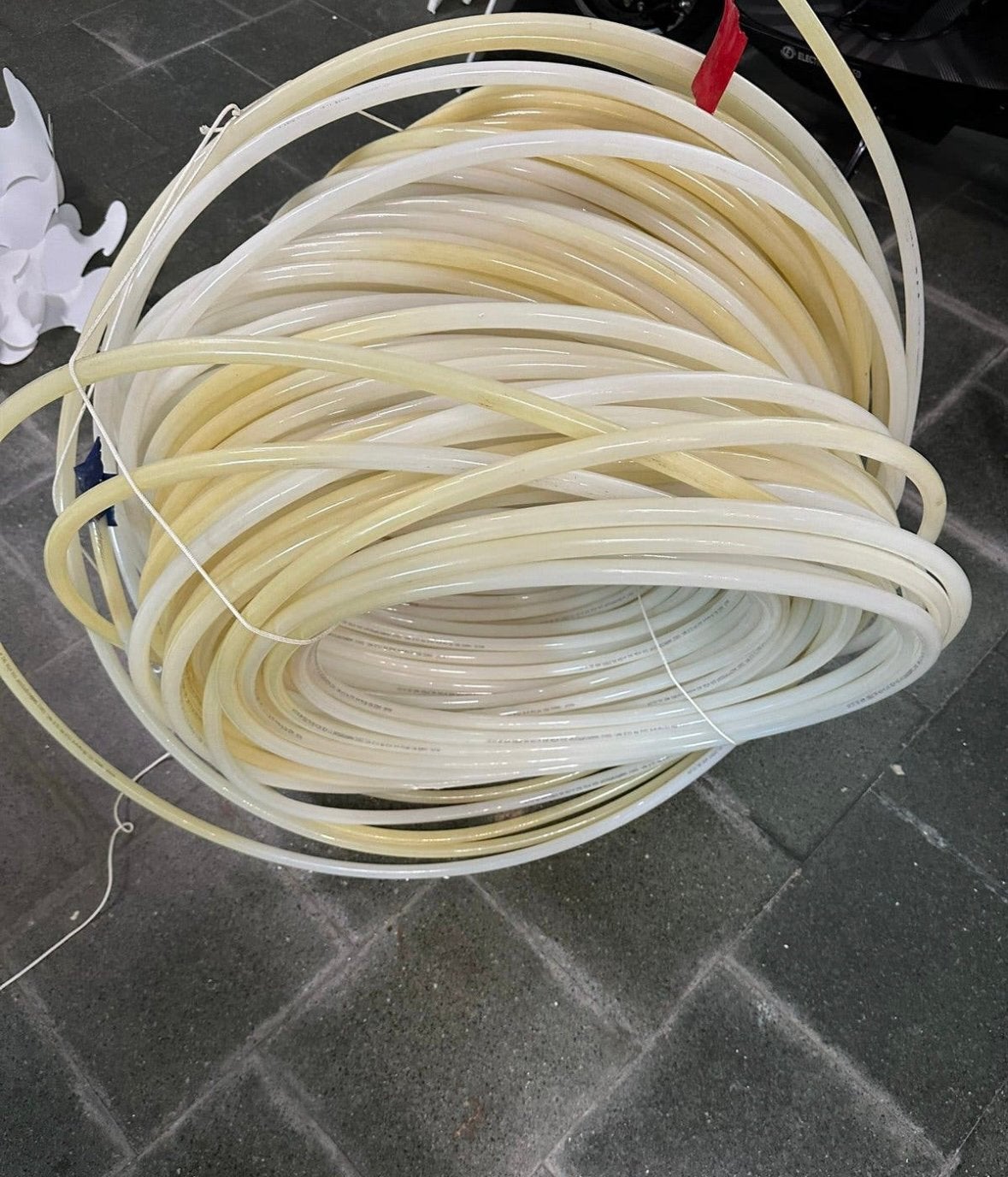GRATIS !!!!!!!  waterleiding buis / vloerverwarming buis, Doe-het-zelf en Bouw, Ophalen, Zo goed als nieuw