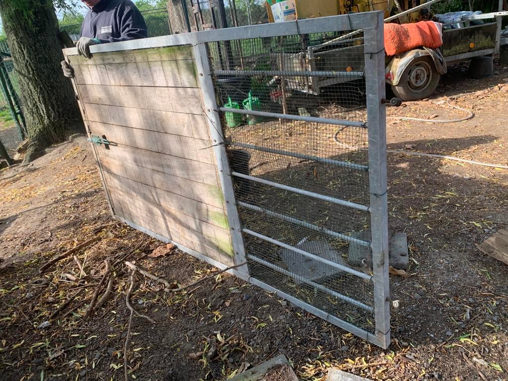 Porte stable, Onbekend, 4 chevaux ou poneys ou plus, Onbekend, Onbekend