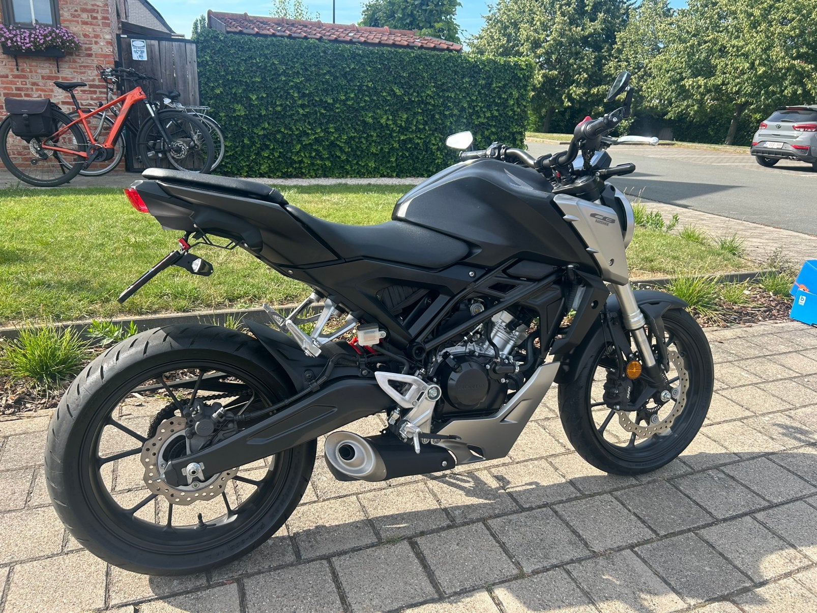 Honda CB125R, Particulier, Naked bike