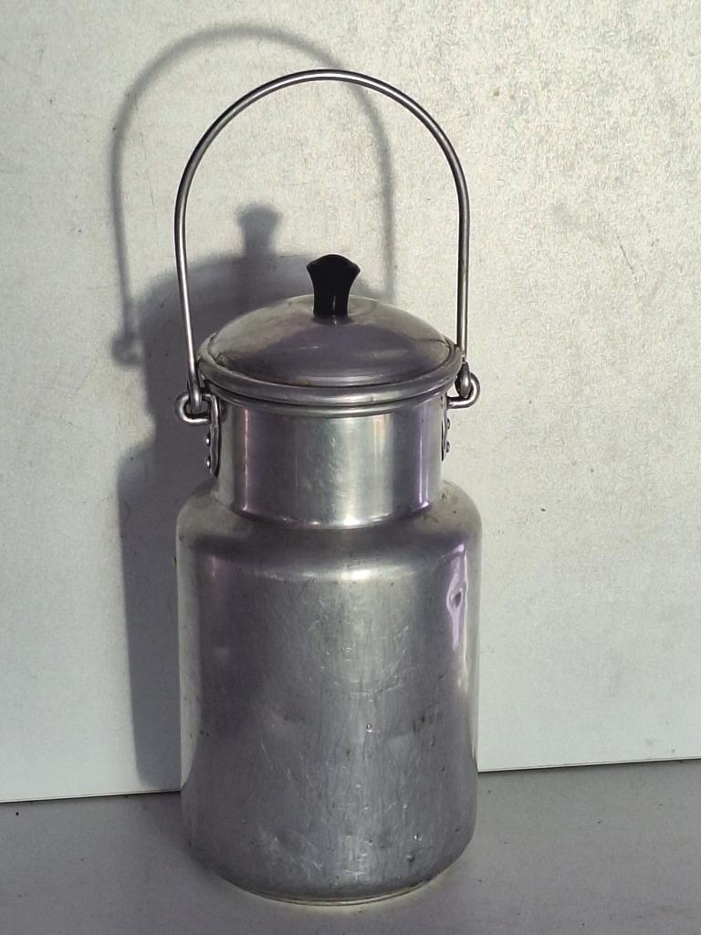 Jolie ancienne cruche à lait en aluminium, Enlèvement ou Envoi