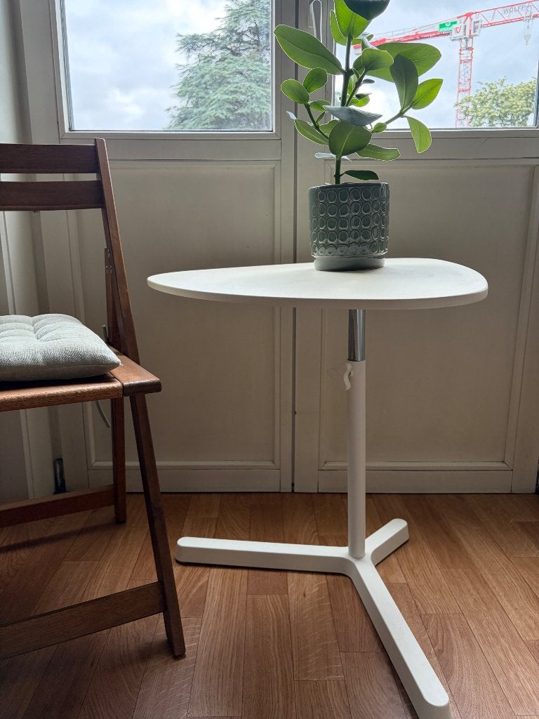 Ikea driehoekige verstelbare bijzettafel, Huis en Inrichting, Tafels | Bijzettafels, Ophalen, Zo goed als nieuw, Overige vormen