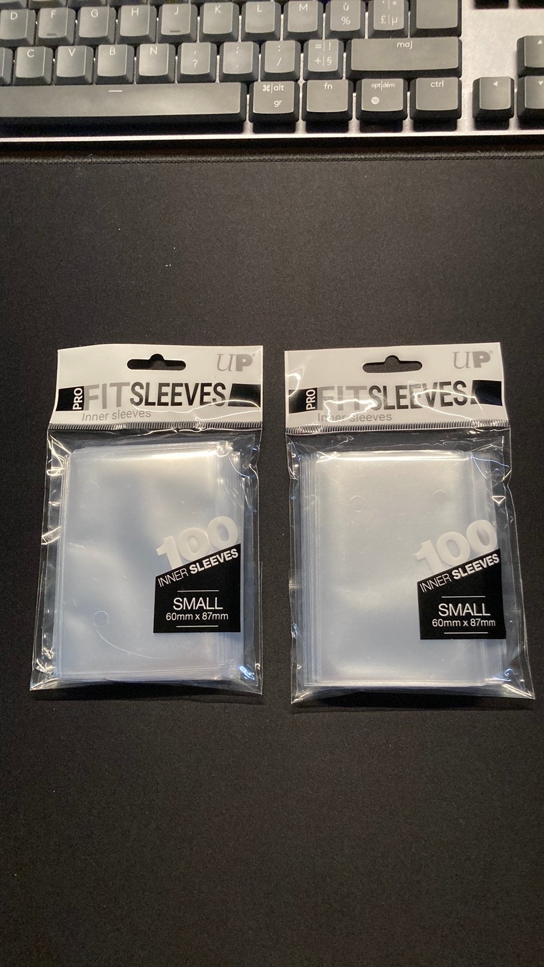 200 sleeves de cartes à collectionner, Ophalen of Verzenden, Zo goed als nieuw