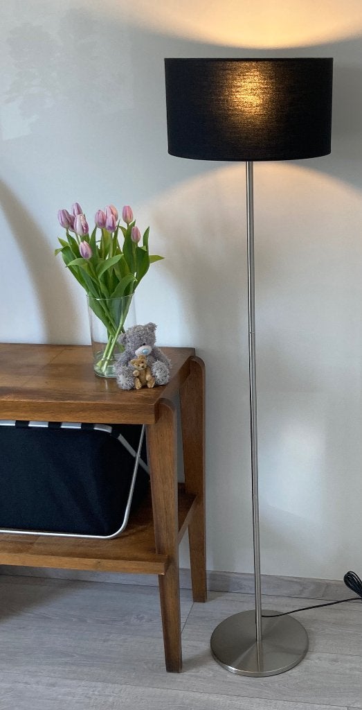 Staande lamp inox met grote zwarte lampenkap, Ophalen, 100 tot 150 cm, E27 (groot), Zo goed als nieuw