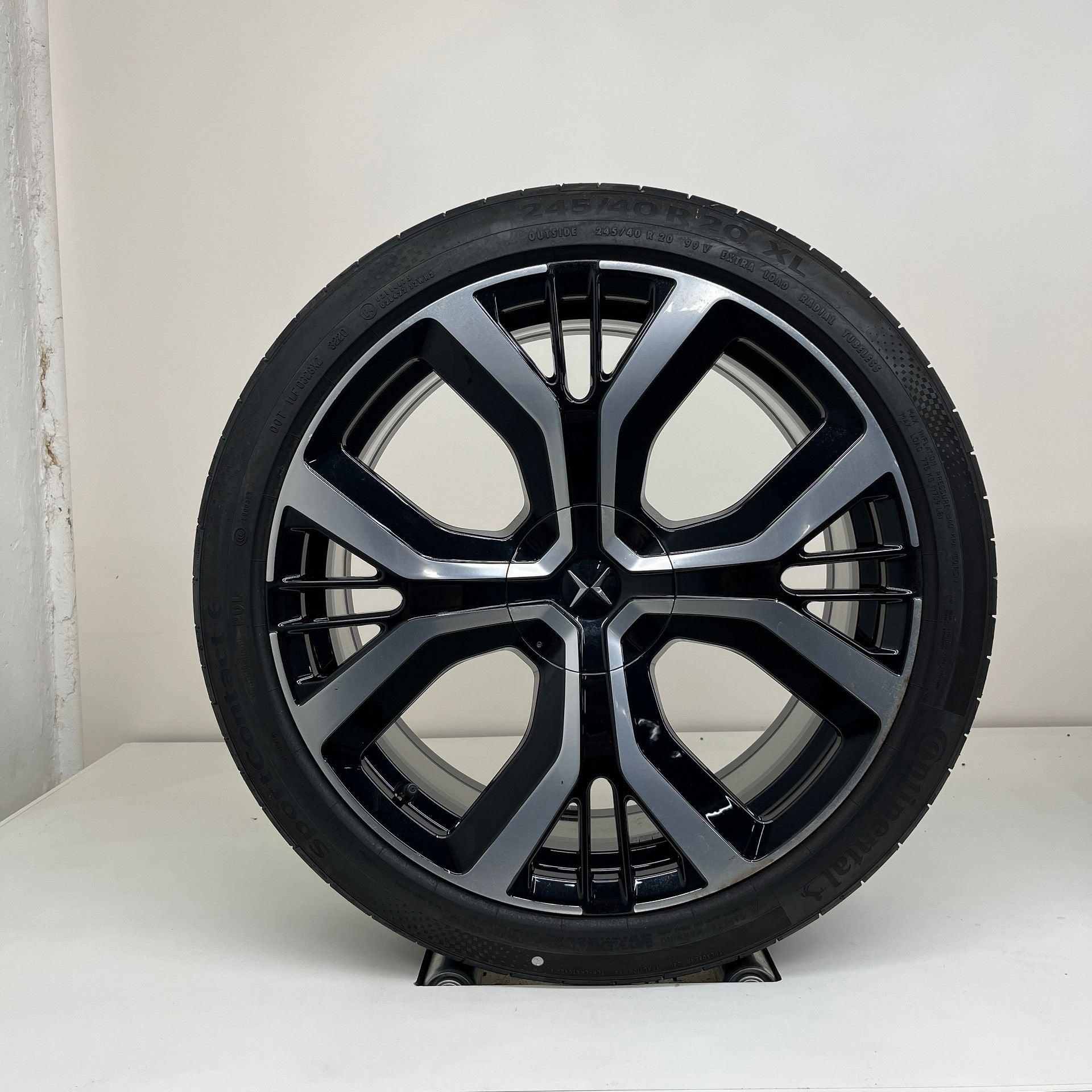 Polestar 2 - 20 inch - zomerbanden, Autos : Pièces & Accessoires, Pneus & Jantes, Pneus et Jantes, 245 mm, Enlèvement ou Envoi