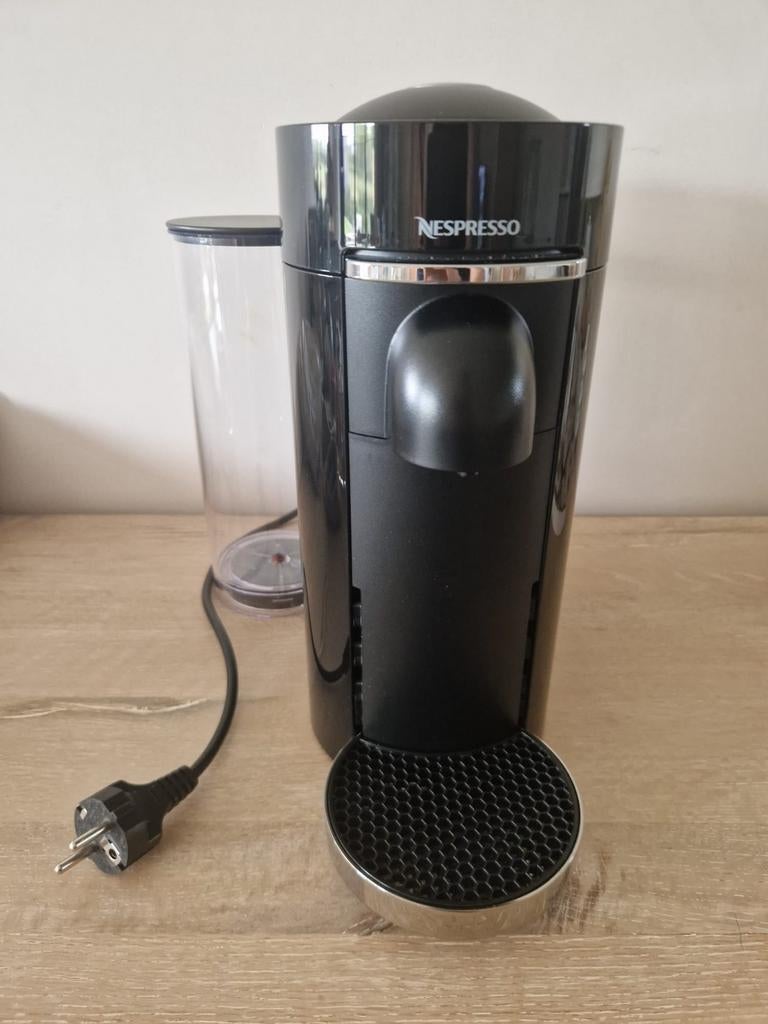 Nespresso Vertuo Plus, Ophalen of Verzenden, Zo goed als nieuw, Koffiepads en cups, Afneembaar waterreservoir