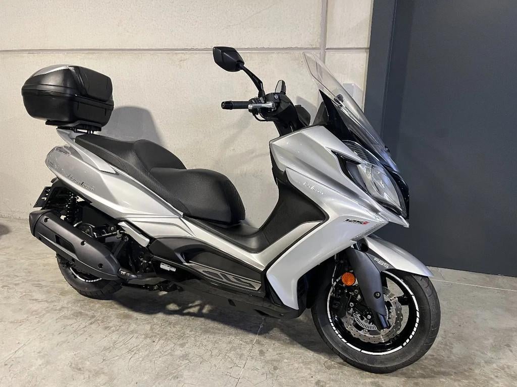 Kymco Downtown 125 Exclusive met topcase, Motos, Motos | Marques Autre, Entreprise, Scooter, jusqu'à 11 kW