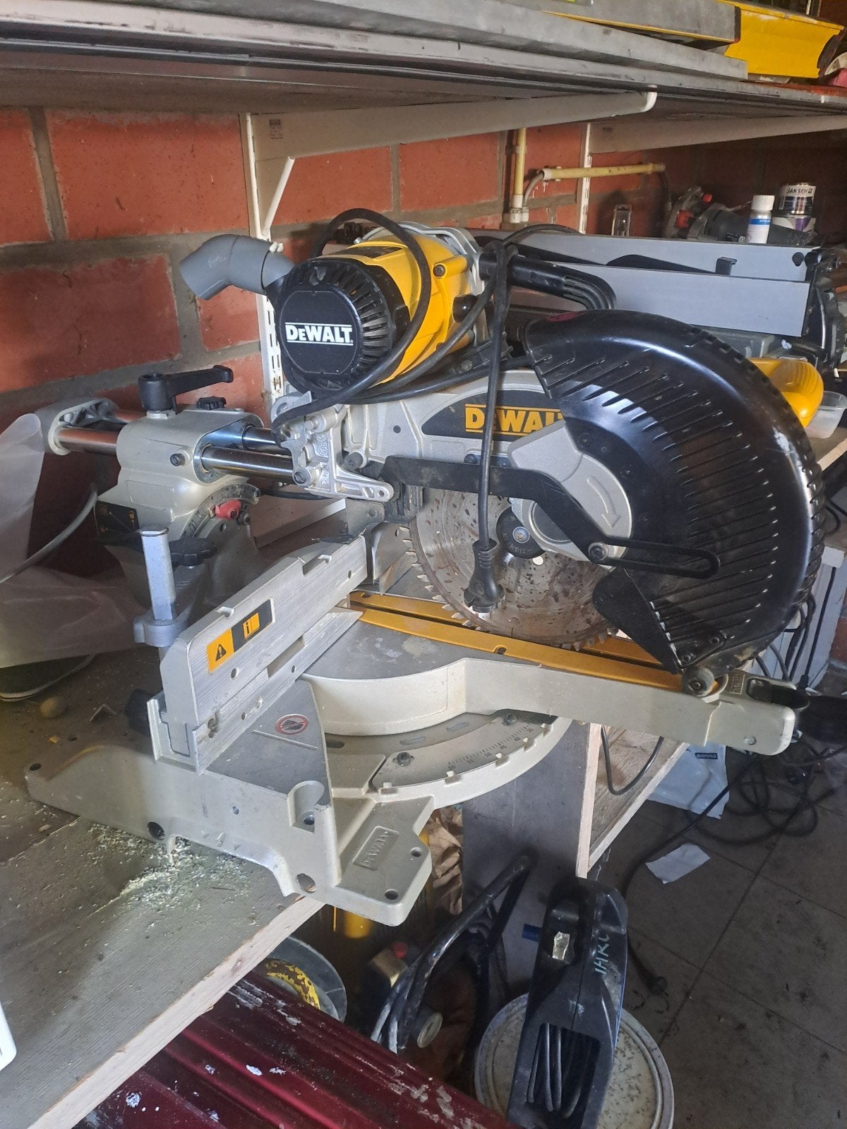 Dewalt verstekzaag, Ophalen