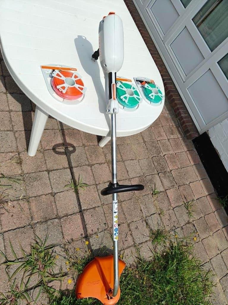 Débroussailleuse électrique STIHL FSE81 + 3 bobines, Électrique, Sthil, Enlèvement, Utilisé