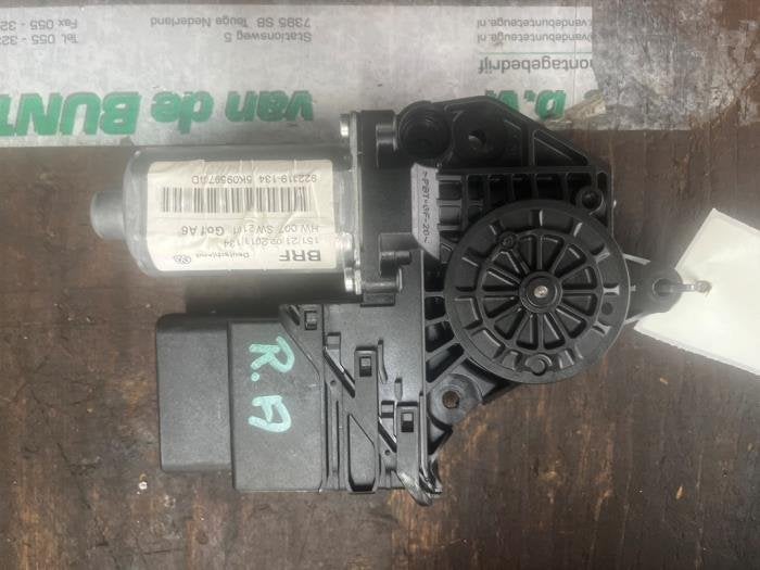 Moteur de vitre portière d'un Volkswagen Golf, Autos : Pièces & Accessoires, Volkswagen, -, 3 mois de garantie, Utilisé