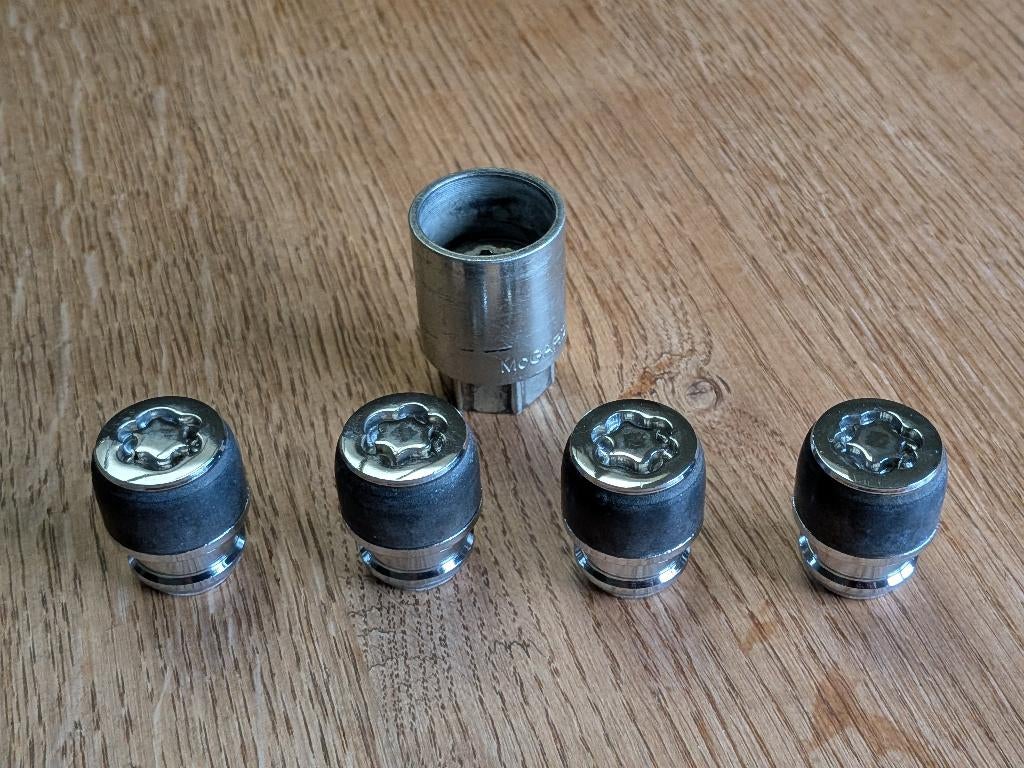 Mazda MX-5 antidiefstal wielbouten, Ophalen of Verzenden, Gebruikt, Mazda
