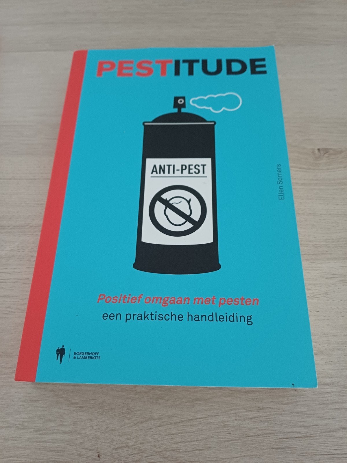 boek Pestitude, Ophalen