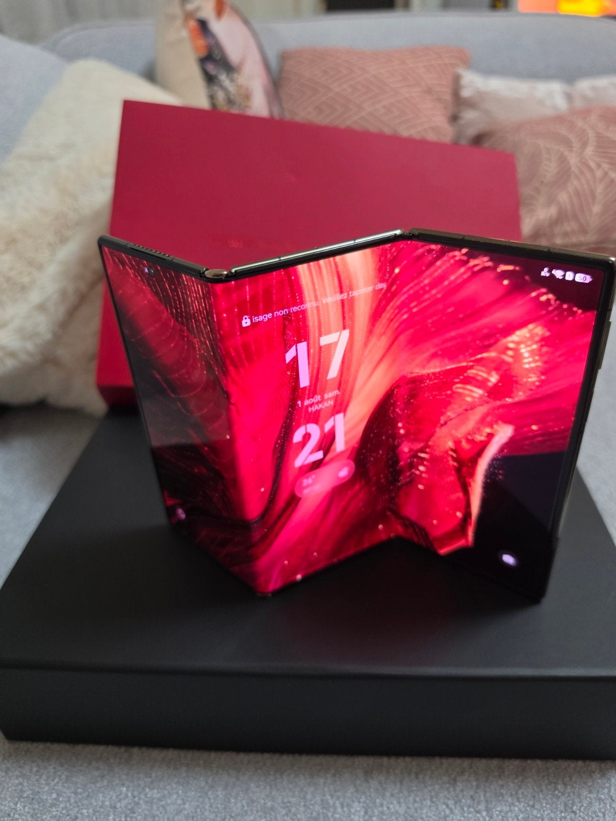 Huawei mate xt ultimate design trifold, Télécoms