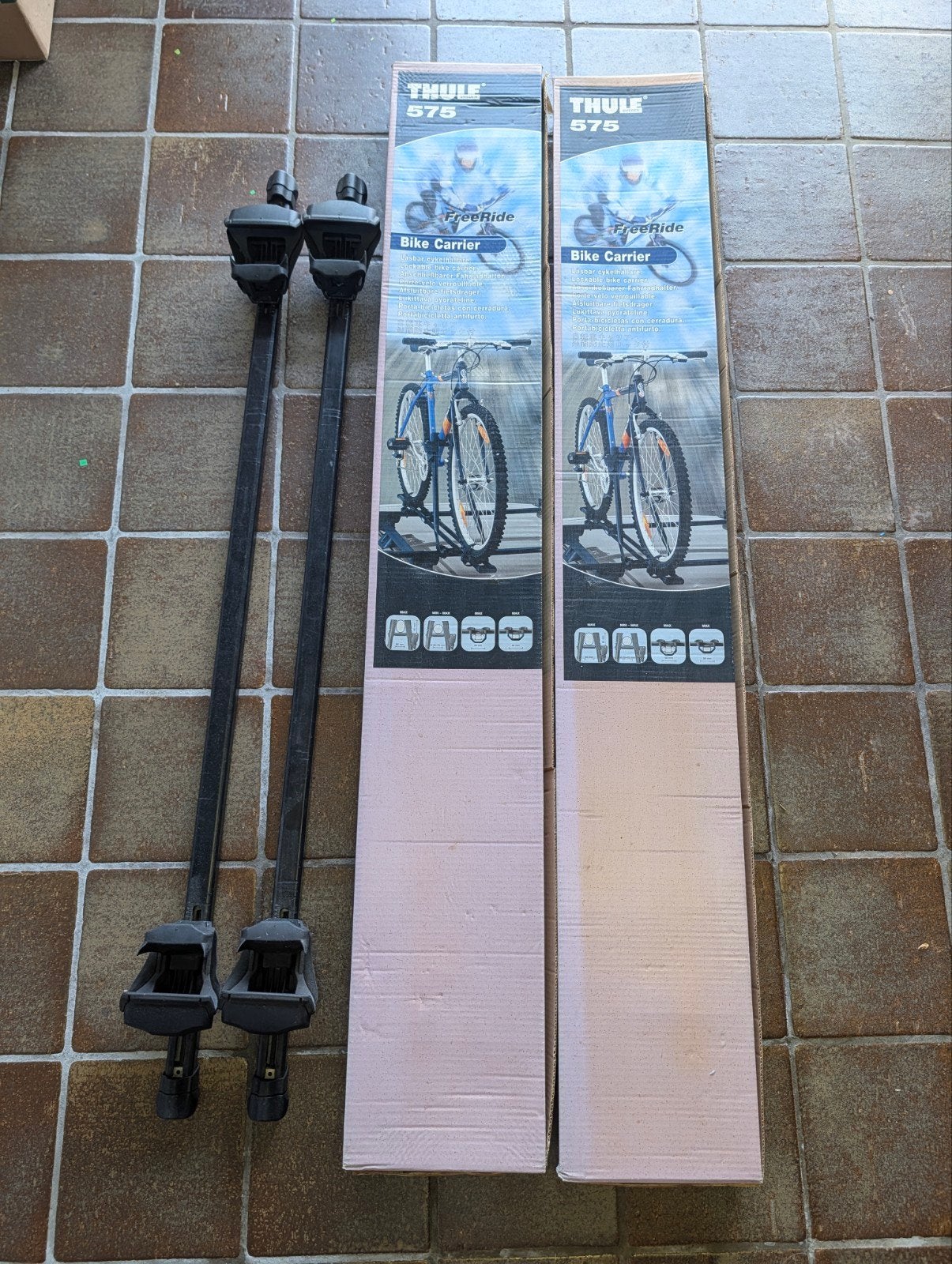 Thule FreeRide 575 (set van 2) fietsendragers dakmontage (, Ophalen, Zo goed als nieuw