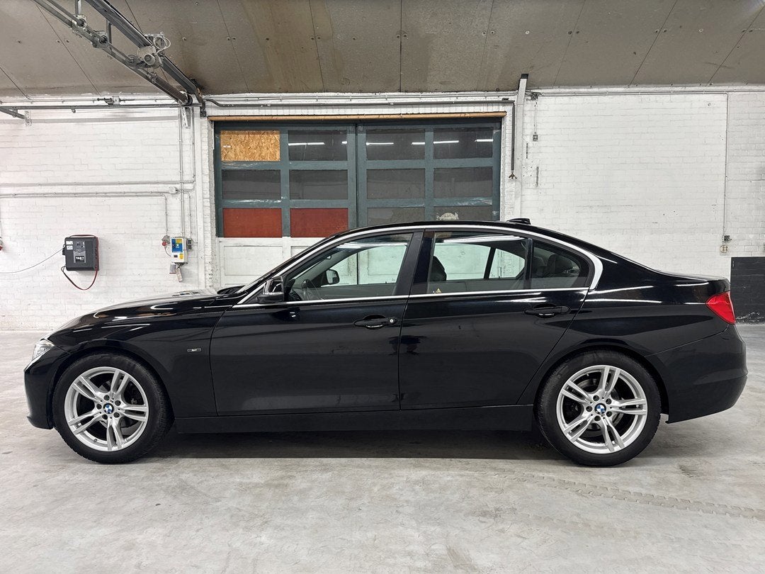 BMW 3-serie 320d EfficientDynamics Edition High Executive, Achterwielaandrijving, 4 cilinders, 109 g/km, Leder en Stof