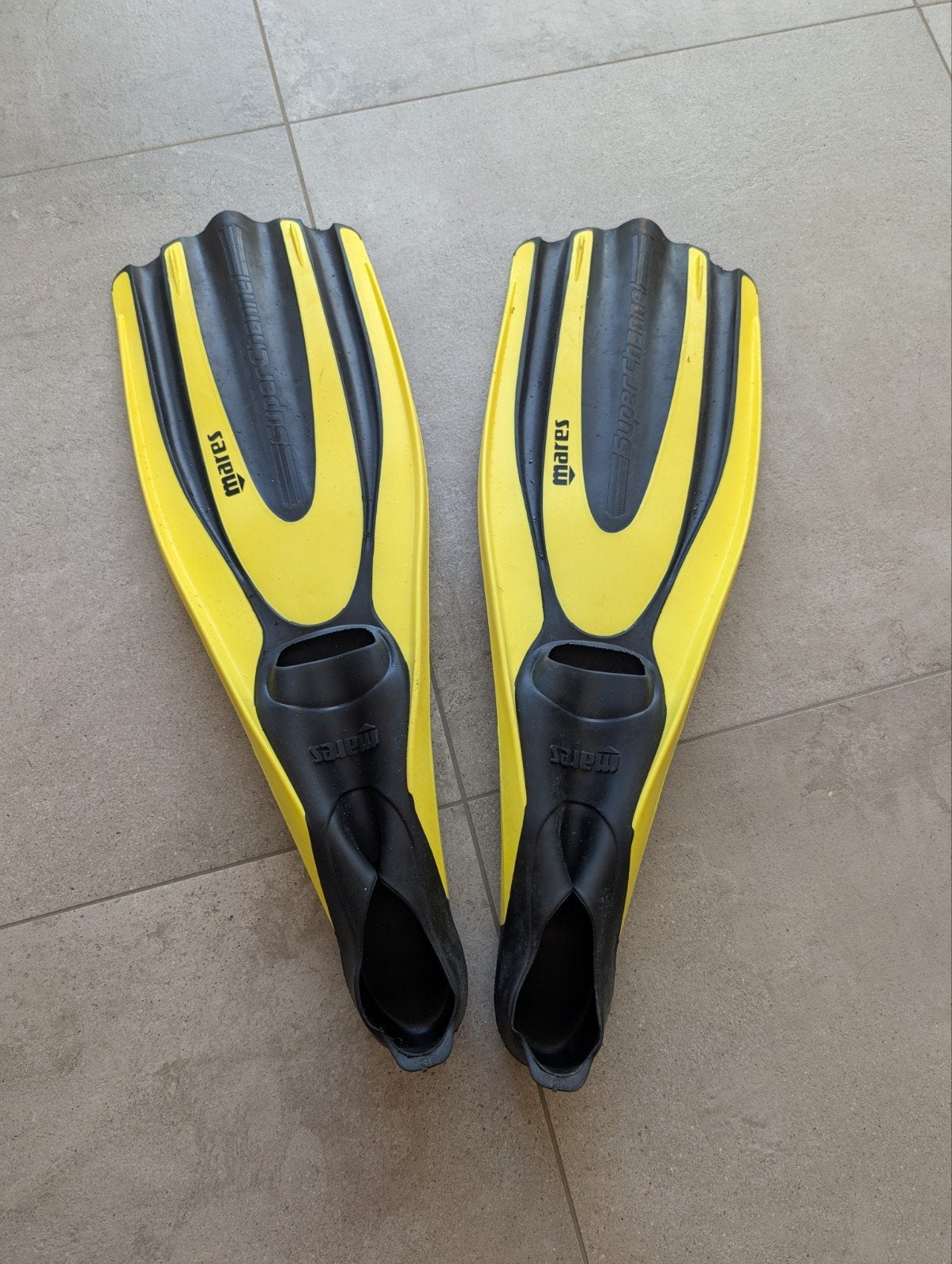 Palmes de plongée Mares, pointure 44-46, Sports nautiques & Bateaux, Plongée, Enlèvement, Comme neuf, Palmes de natation ou de plongée