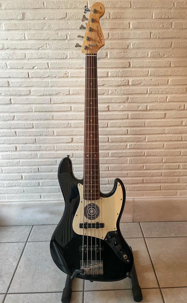 Fender Squier Affinity Series Jazz Bass V, Musique & Instruments, Instruments à corde | Guitares | Basses, Utilisé, Électrique