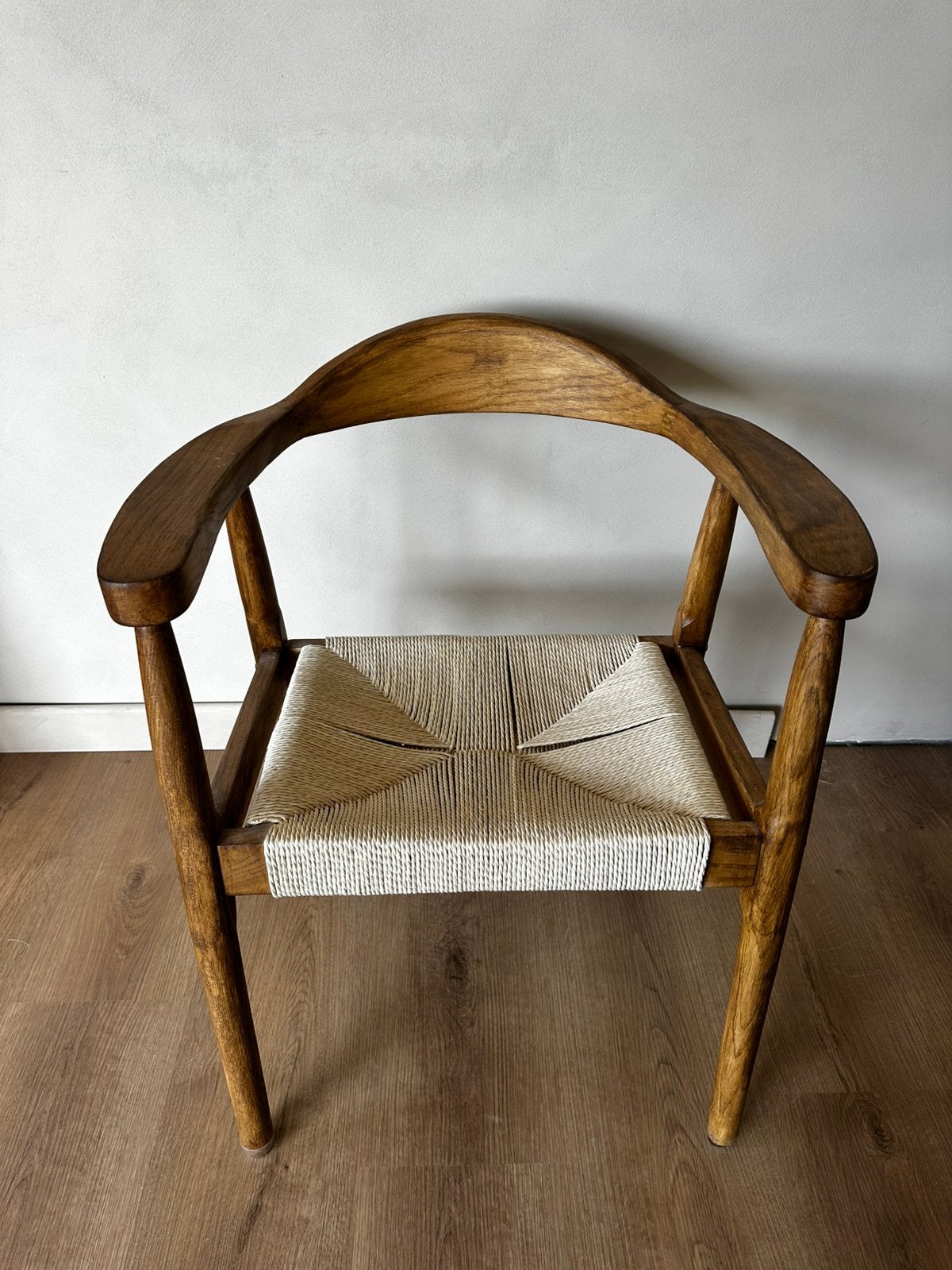 6stuks walnoot houten stoelen met geweven zitvlak, Ophalen, Bruin, Japandi/ wabi sabi, Zo goed als nieuw