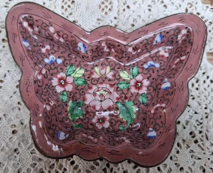 SALE Chinees Canton koper met roze emaille vlinder schaaltje, Antiek en Kunst, Ophalen of Verzenden