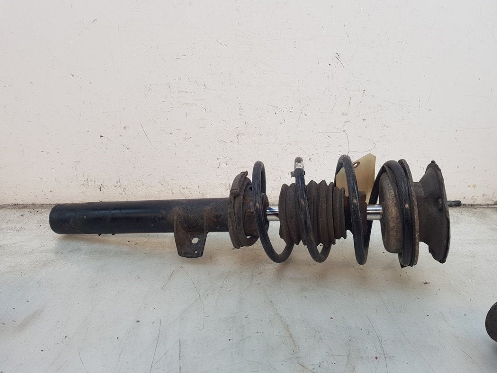 AMORTISSEUR OU ABSORBEUR DE CHOC AVANT GAUCHE 3 serie (E92), Utilisé, BMW, Petuelring 130
80809  München, DE, Bayerische Motoren Werke AG