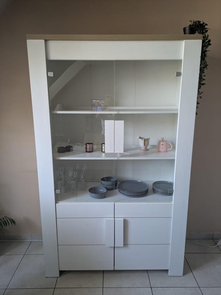 Vitrinekast met glazen deuren – 125 cm breed, Ophalen, Zo goed als nieuw, Met deur(en)