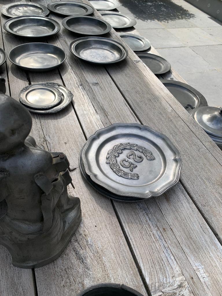Tin borden en bekers (tinnen elementen), Ophalen