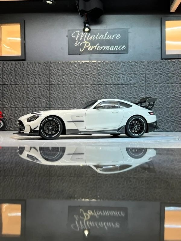 1/18 Mercedes AMG black séries, Enlèvement ou Envoi, Utilisé, Voiture, MiniChamps