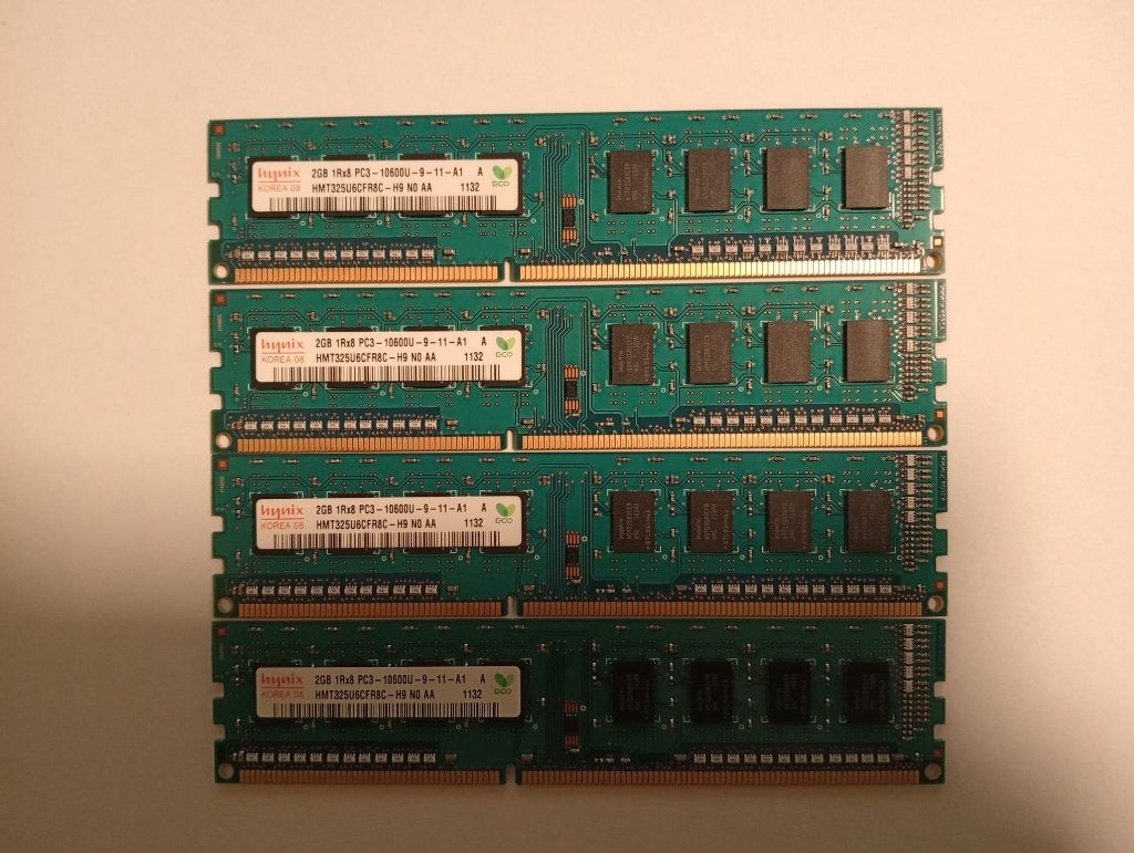 Lot de 4 barrettes RAM DDR3 2 Go Hynix HMT325U6CFR8C, Enlèvement ou Envoi, Reconditionné, DDR3, Desktop