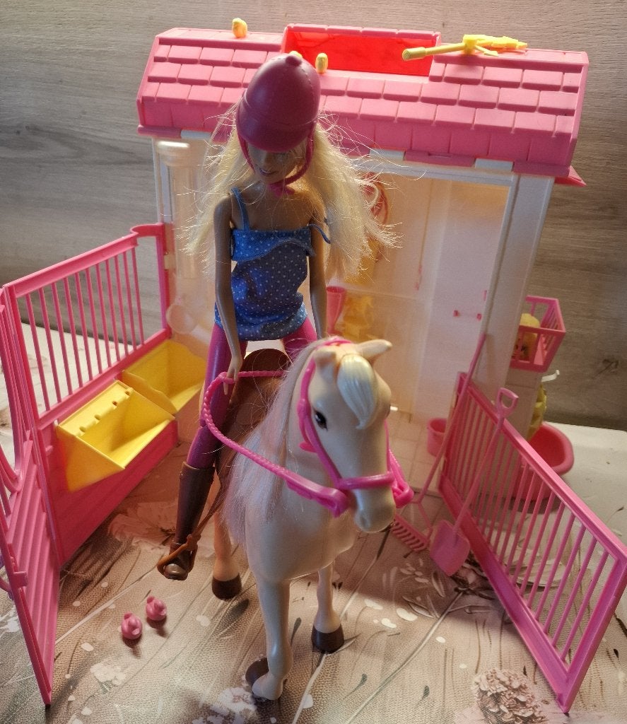 Roze Barbie-paardenstal van Mattel, Enlèvement ou Envoi, Utilisé, Barbie