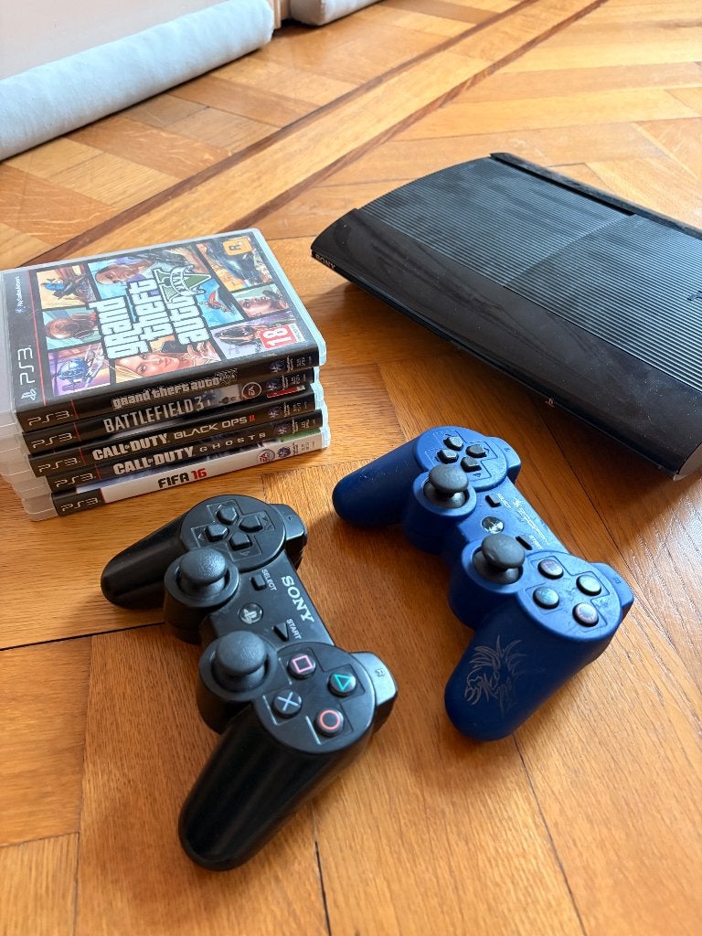 Playstation 3 met games, Games en Spelcomputers, Ophalen, Super Slim, Met 2 controllers, Gebruikt