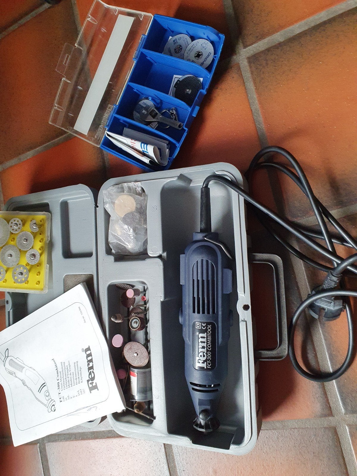 COMNITOOL FERM FCT 300 AVEC ACCESSOIRES DANS UN ÉTUI POUR 25, Bricolage & Construction, Enlèvement