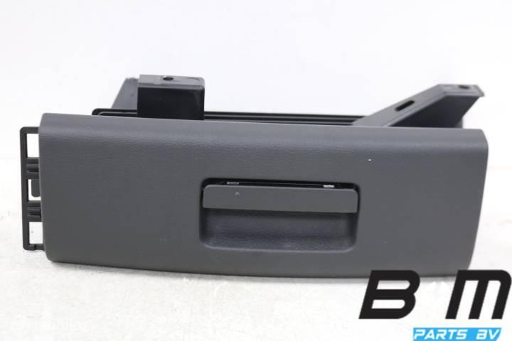 Bakje onder stoel rechtsvoor VW Golf 7 5G0880600A, Auto-onderdelen, Gebruikt