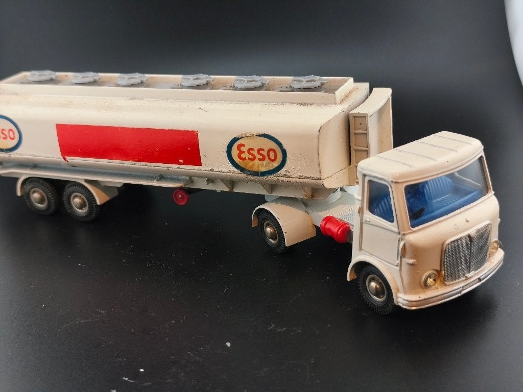 DINKY TOYS UK MET ESSO TANKER REF 945, Ophalen of Verzenden, Gebruikt, Bus of Vrachtwagen, Dinky Toys