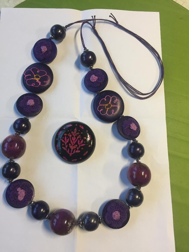 collier et broche  dame, Handtassen en Accessoires, Kettingen, Ophalen of Verzenden, Zo goed als nieuw, Zwart, Overige materialen