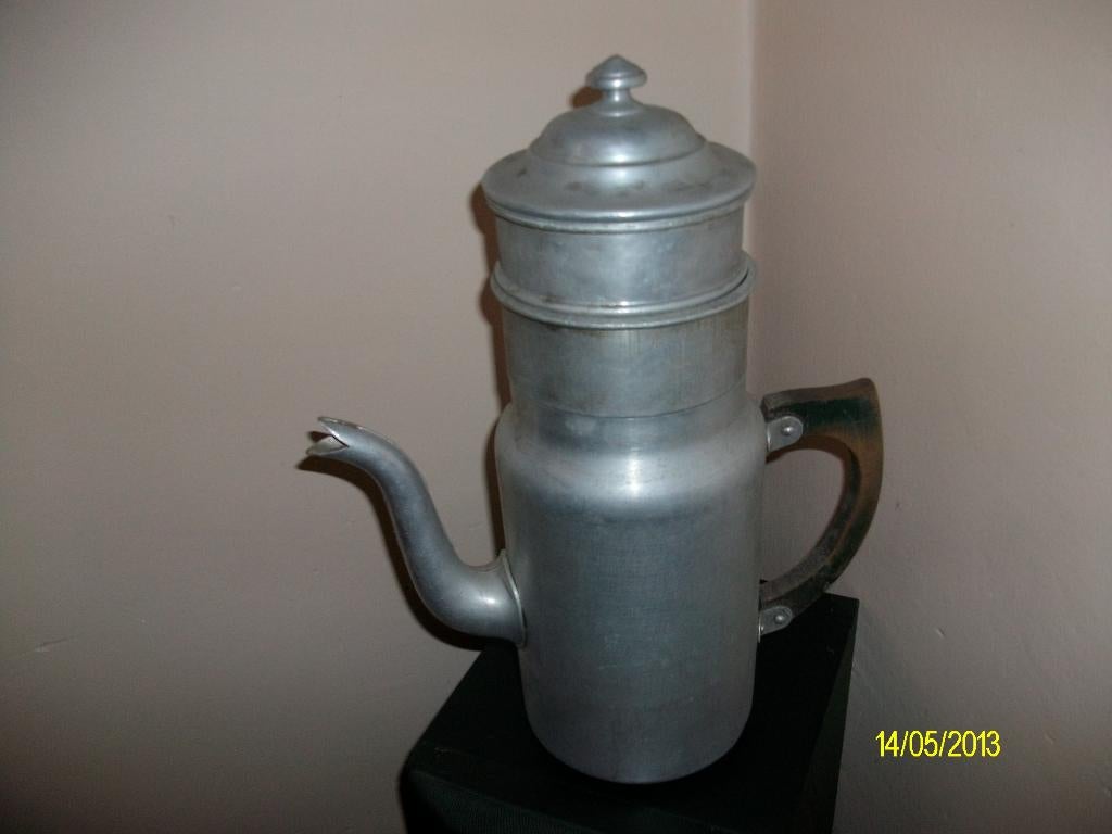Ancienne Cafetière de Bistrot, Enlèvement
