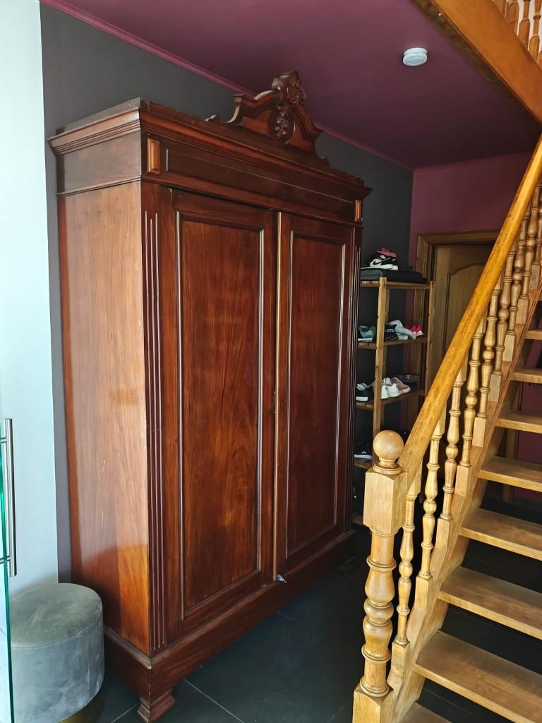 Massief houten kleerkast sober en statig, Gebruikt, 100 tot 150 cm, 200 cm of meer, Met deur(en)