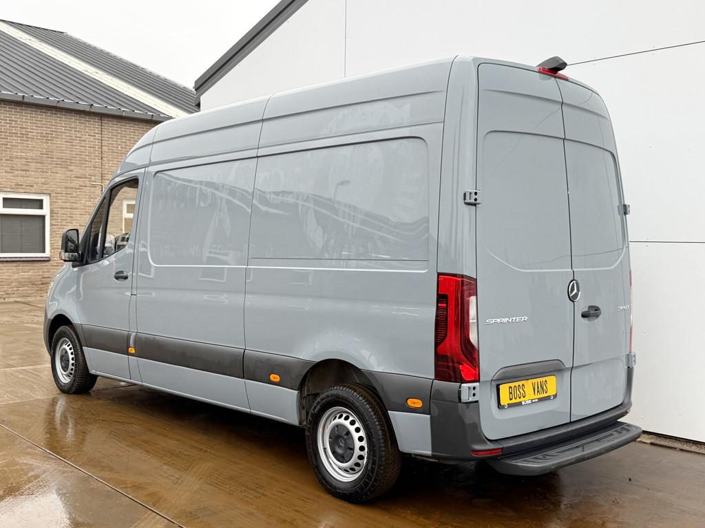 Mercedes-Benz Sprinter 215 1.9 CDI L2H2 LED MBUX Climate Con, Auto's, Bestelwagens en Lichte vracht, Voorwielaandrijving, Gebruikt