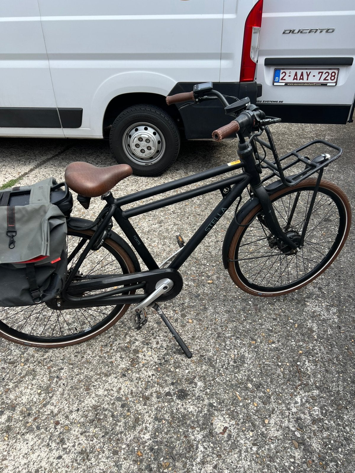 Stella, Fietsen en Brommers, Ophalen