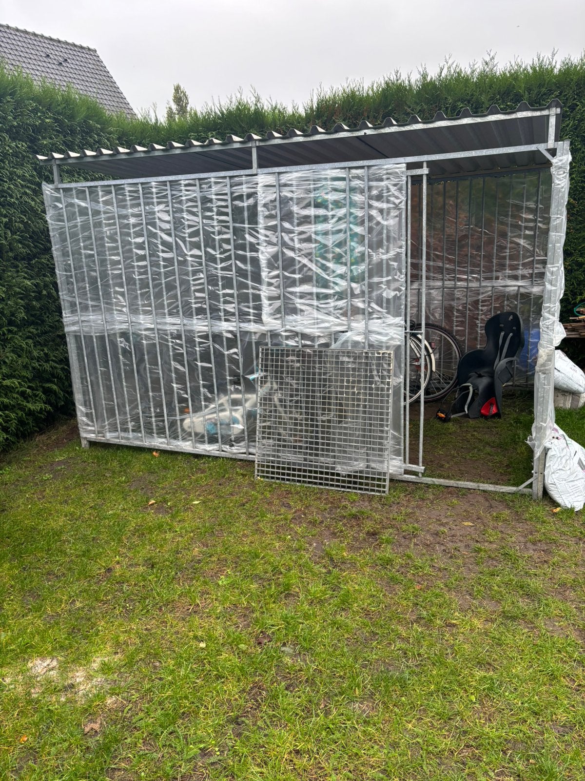 Kennel deur dak, Enlèvement, Comme neuf