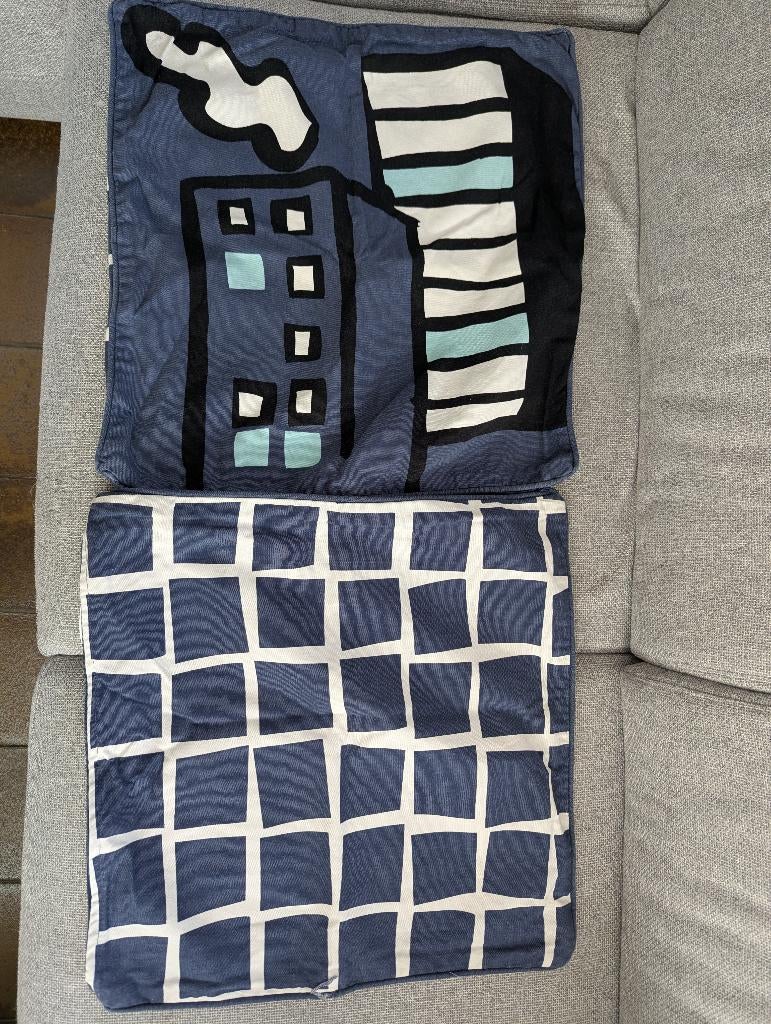 Lot de deux housses de coussin IKEA, Maison & Meubles, Accessoires pour la Maison | Coussins, Utilisé, Bleu, Carré, Enlèvement ou Envoi