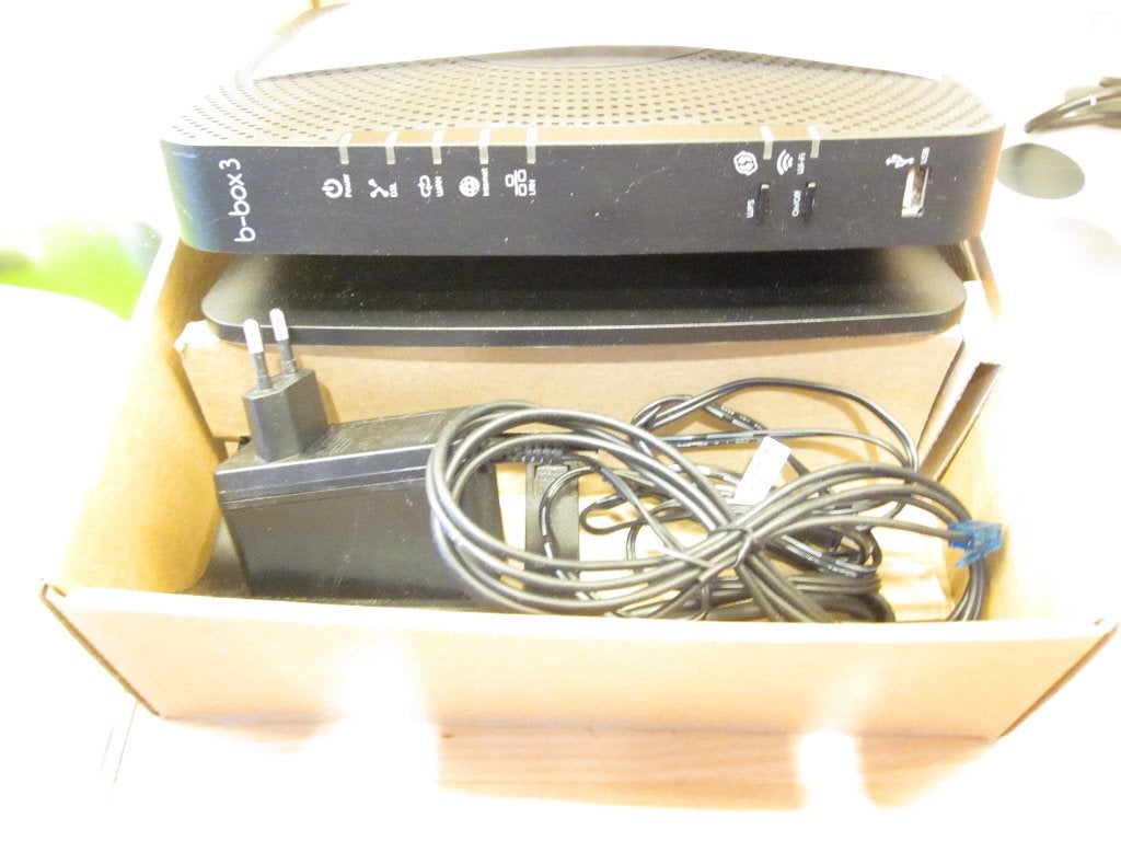 proximus b-box 3v, Ophalen, Zo goed als nieuw, Router met modem