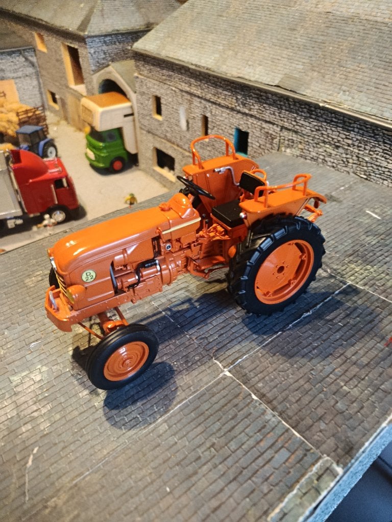 Tracteur Renault D22 Universal Hobbies 1:16 de 2007, Enlèvement ou Envoi, Utilisé, Tracteur et Agriculture, Universal Hobbies