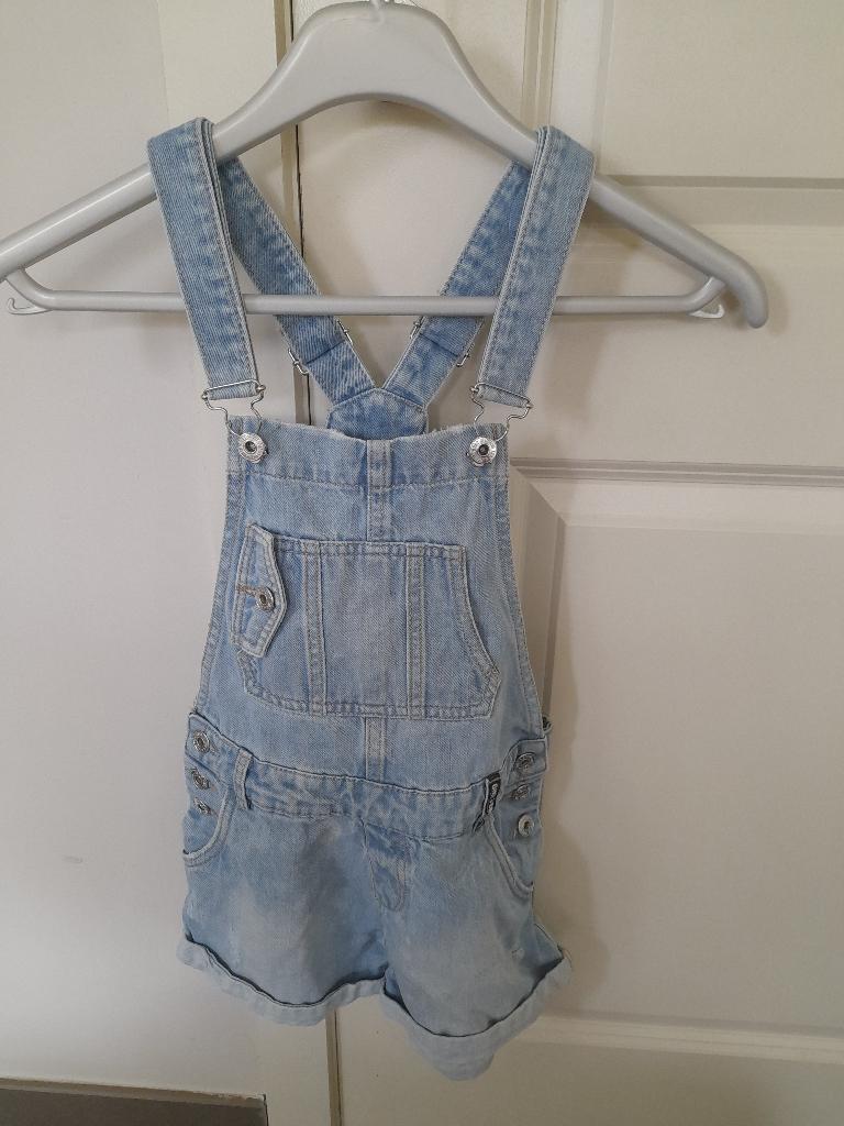 Salopette met korte broek maat 140, Enlèvement, Comme neuf, Fille, Pantalon